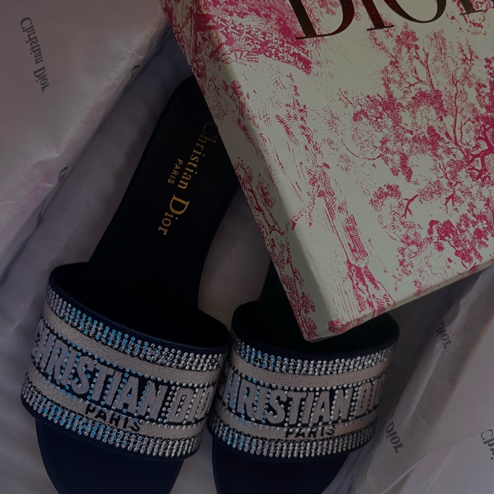 DIOR SANDALS SIZE 37 (US 7)